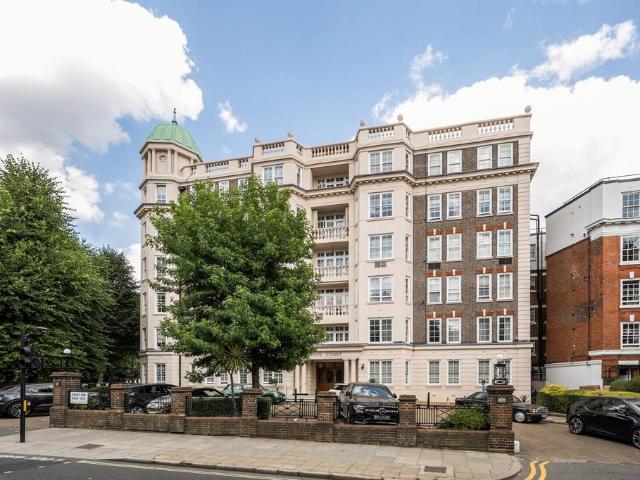 Flat for sale in St. John's Wood, Greater London