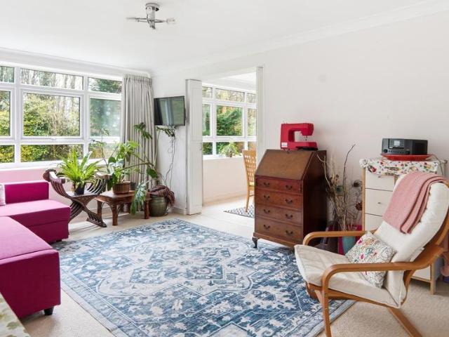 Flat for sale in Oakwood, West Yorkshire