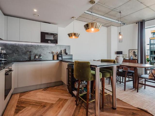 Flat for sale in Georgia, Greater Manchester