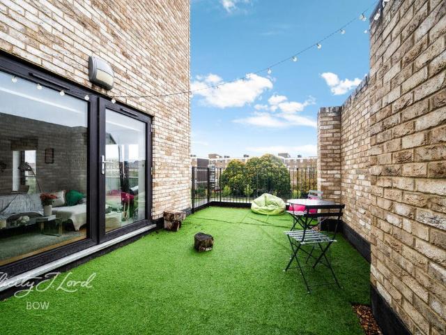 Flat for sale in Bromley-by-Bow, Cat Hill