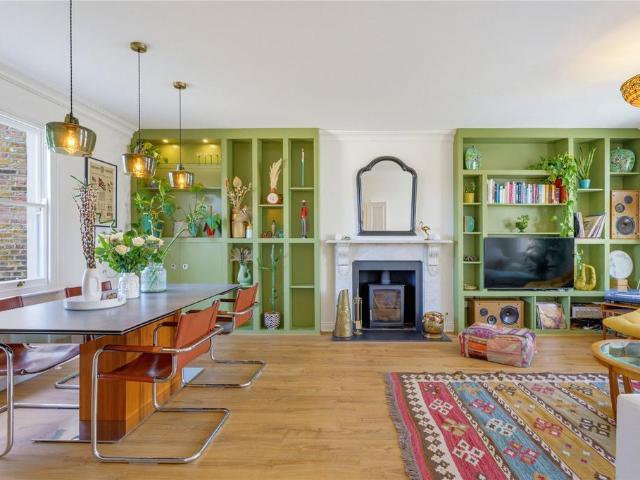 Flat for sale in London Borough of Wandsworth, Greater London