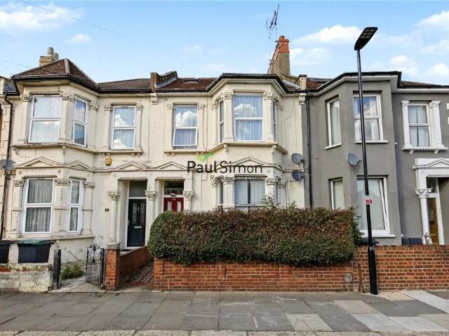 Flat for sale in London Borough of Haringey, Greater London