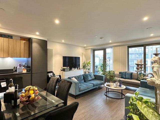 Flat for sale in Canning Town, Greater London