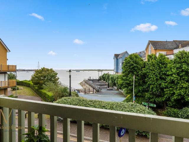 Flat for sale in St. Marys Island, Gillingham