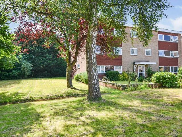 Flat for sale in Hertford, Colliers End