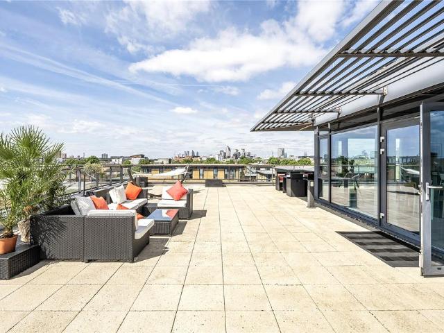 Flat for sale in Bermondsey, Greater London