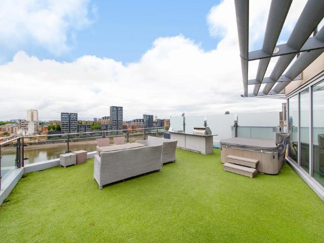 Flat for sale in Wandsworth, Greater London