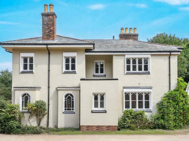 Flat for sale in Navestock Side, Essex