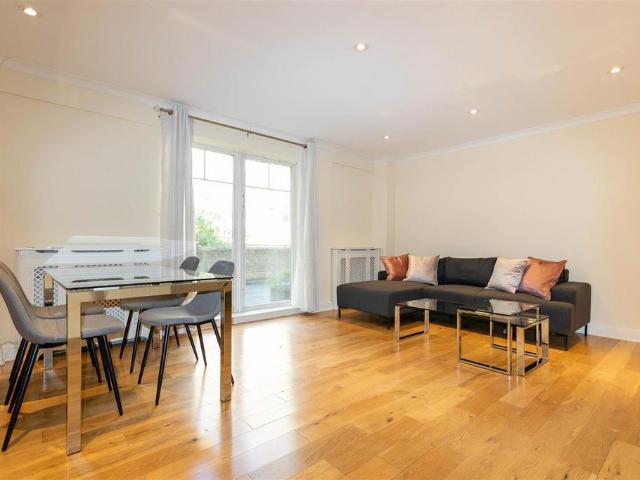 Flat for sale in Marylebone, Greater London