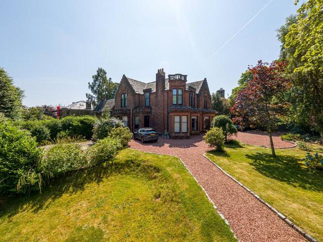 Flat for sale in Dumbreck, Scotland