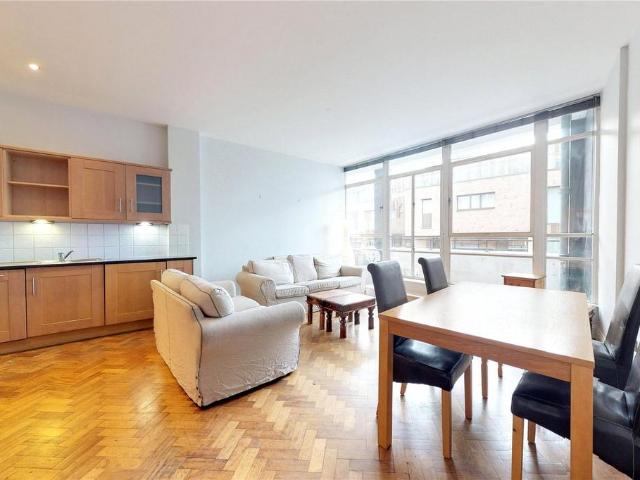 Flat for sale in Finsbury, Greater London