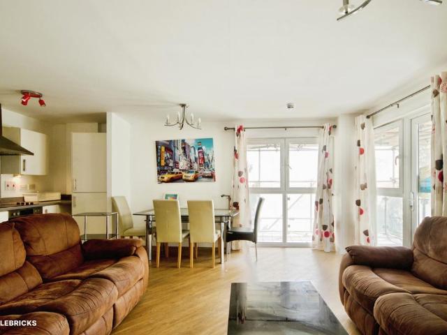Flat for sale in Becontree, Greater London