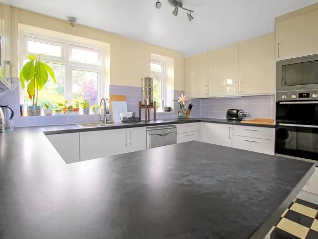 Flat for sale in Beeches Community Board, Buckinghamshire