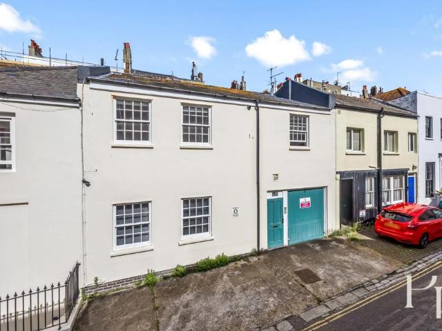 Flat for sale in Brunswick