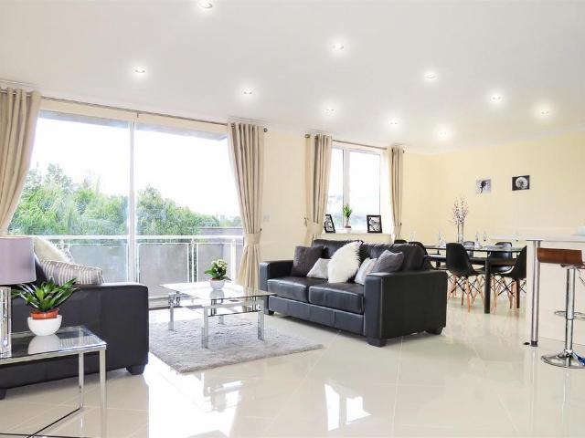 Flat for sale in St. John's Wood, Greater London