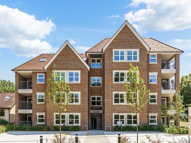 Flat for sale in London Borough of Croydon, Purley