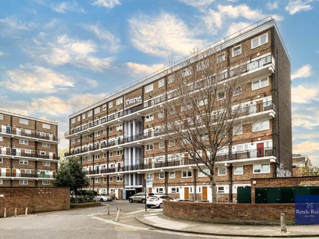 Flat for sale in Old Kent Road, Greater London