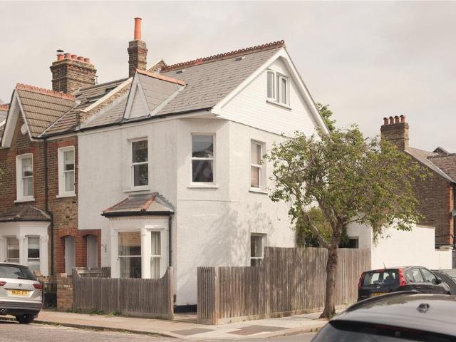 Flat for sale in Nunhead, Greater London