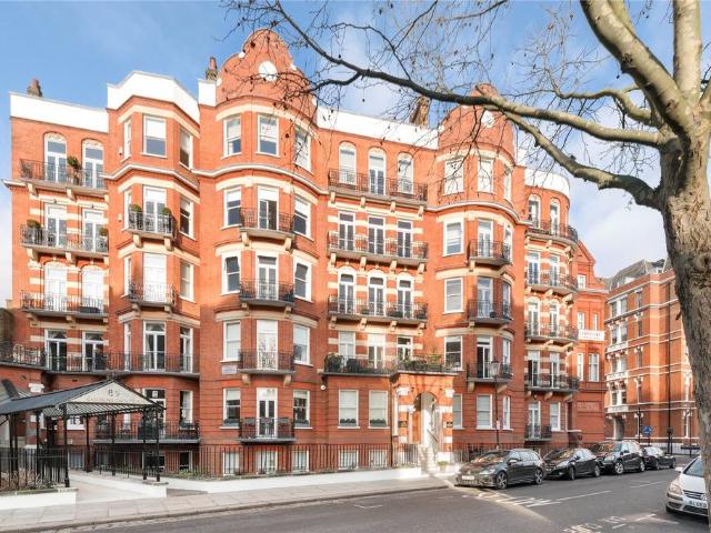 Flat for sale in Chelsea, Greater London