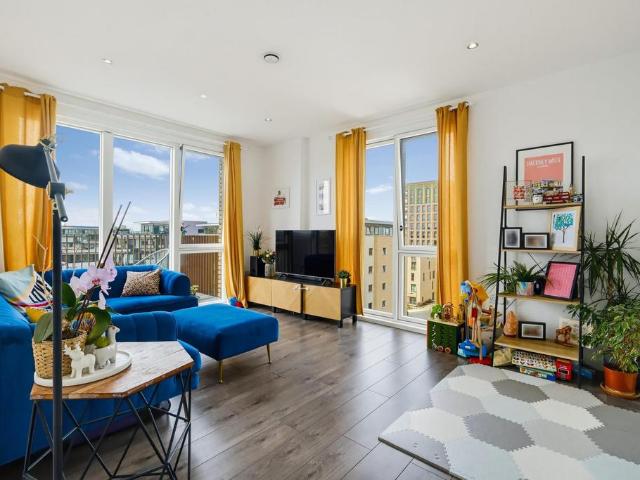 Flat for sale in Reach, Greater London