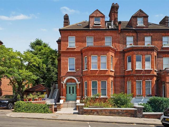 Flat for sale in South Hampstead, Greater London