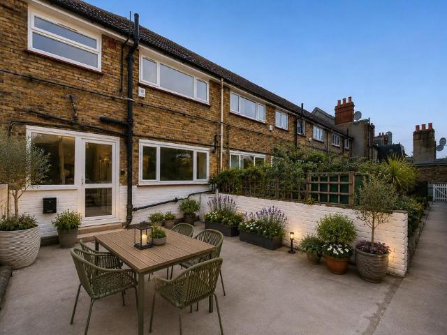 Flat for sale in London Borough of Lewisham, Brockley