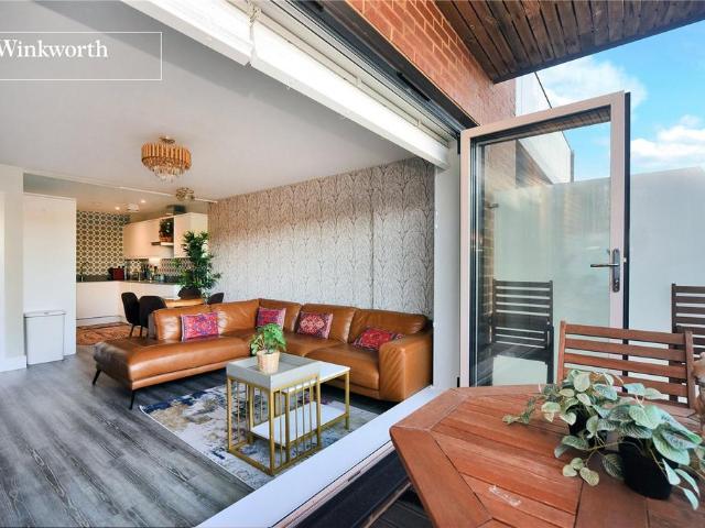 Flat for sale in Ewell, Surrey