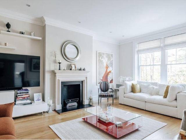 Flat for sale in South Hampstead, Greater London