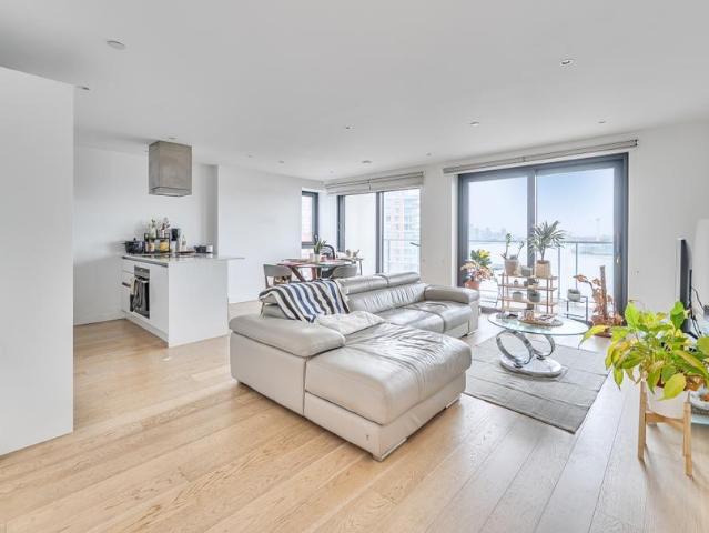 Flat for sale in Blackwall, Greater London