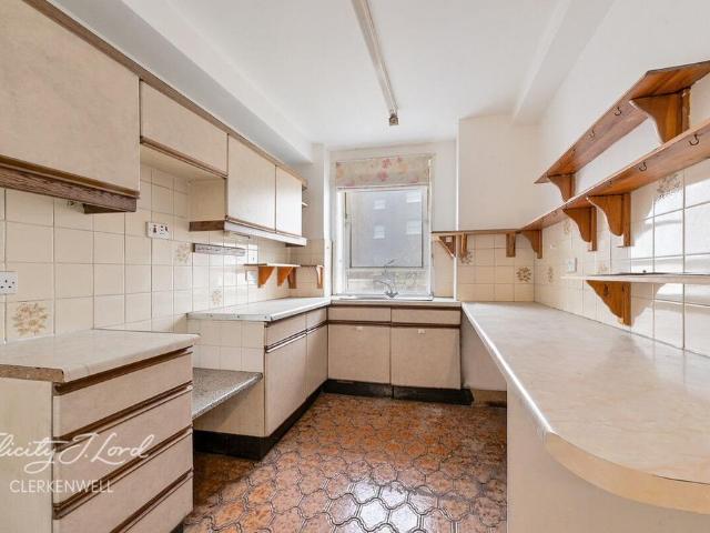 Flat for sale in Marylebone, Greater London