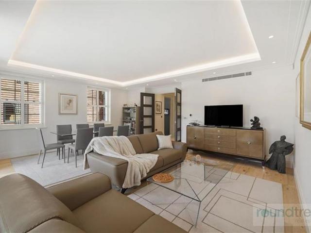 Flat for sale in Hendon, Greater London