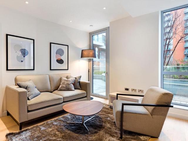 Flat for sale in Limehouse, Greater London