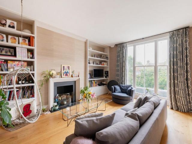 Flat for sale in Belsize Park, Greater London