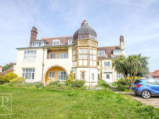 Flat for sale in Dale Hill, Essex