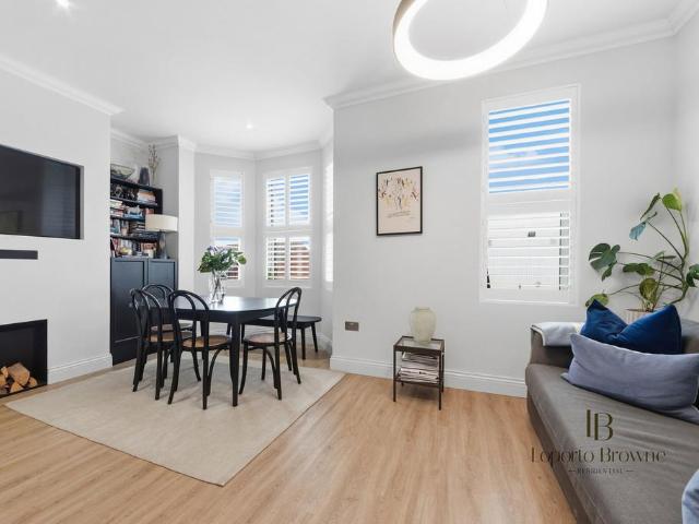 Flat for sale in Dollis Hill, Greater London