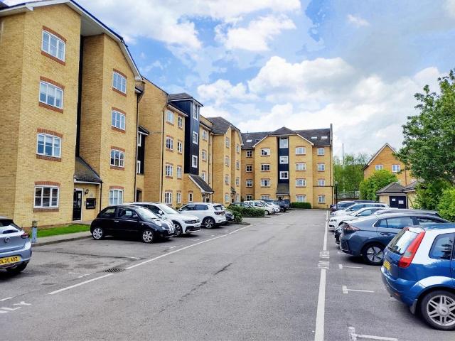 Flat for sale in Pouchen End, Hertfordshire