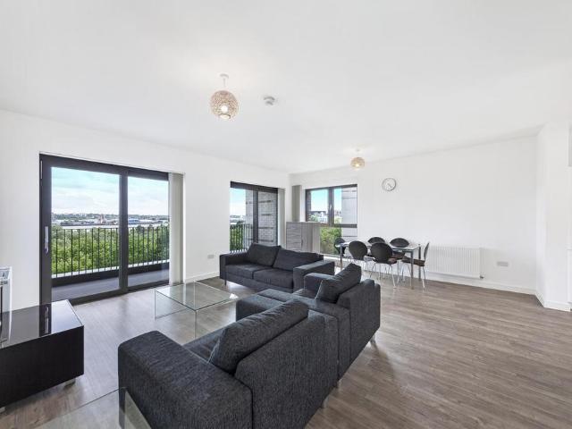 Flat for sale in Silvertown, Greater London