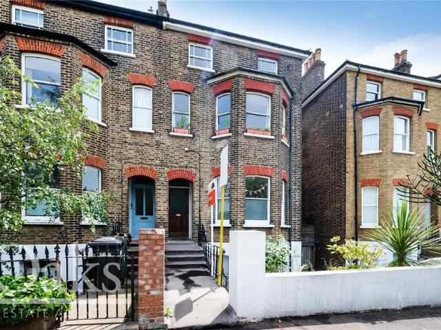 Flat for sale in Tulse Hill, Greater London