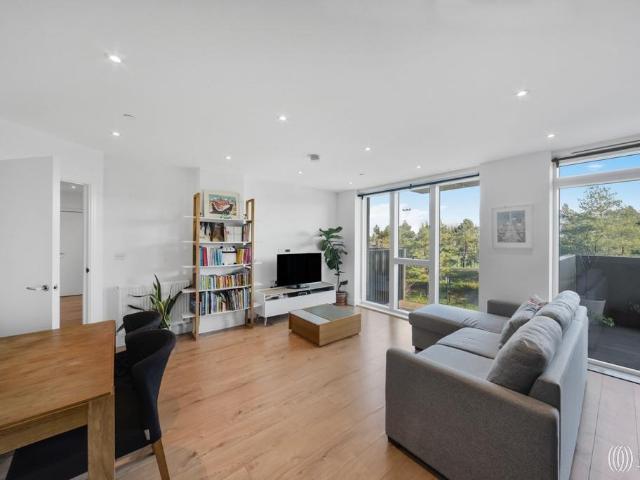 Flat for sale in Stratford Marsh, Greater London