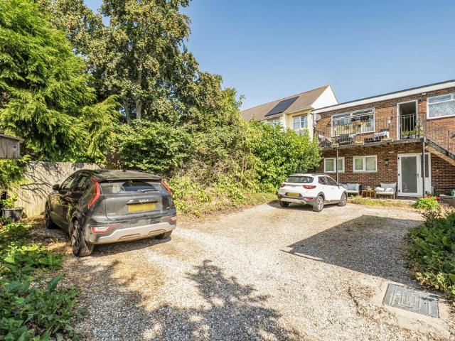 Flat for sale in Marehill, Horsham