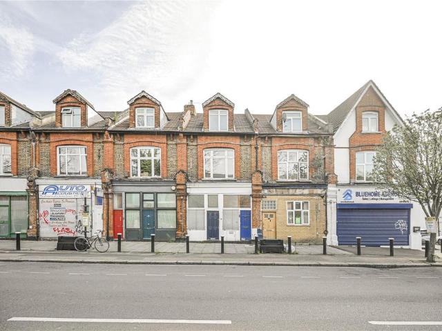 Flat for sale in Harringay, Greater London