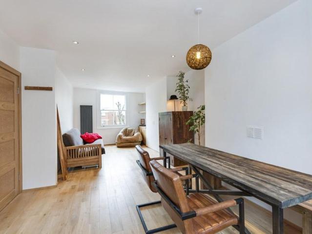 Flat for sale in Belsize Park, Greater London