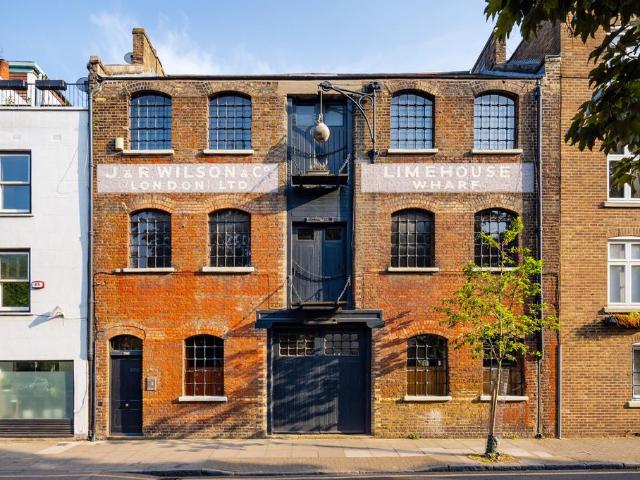 Flat for sale in Limehouse, Greater London
