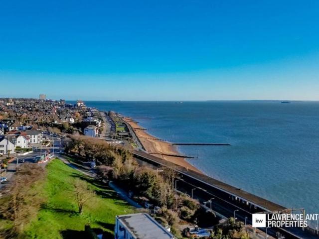 Flat for sale in Alton Barnes, Essex
