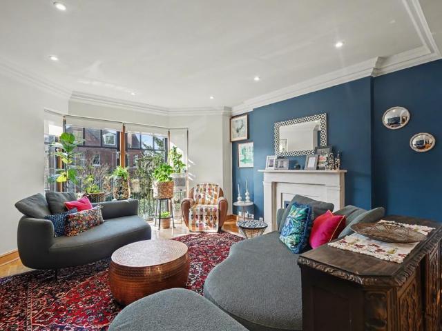 Flat for sale in West Hampstead, Greater London