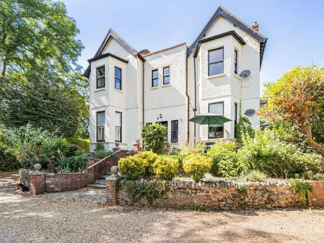 Flat for sale in Wrecclesham, Fole