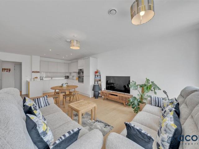 Flat for sale in Kingsbury, Greater London
