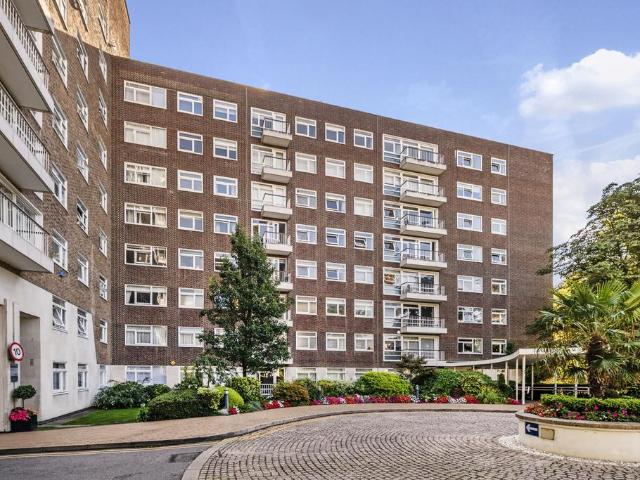 Flat for sale in Belsize Park, Greater London