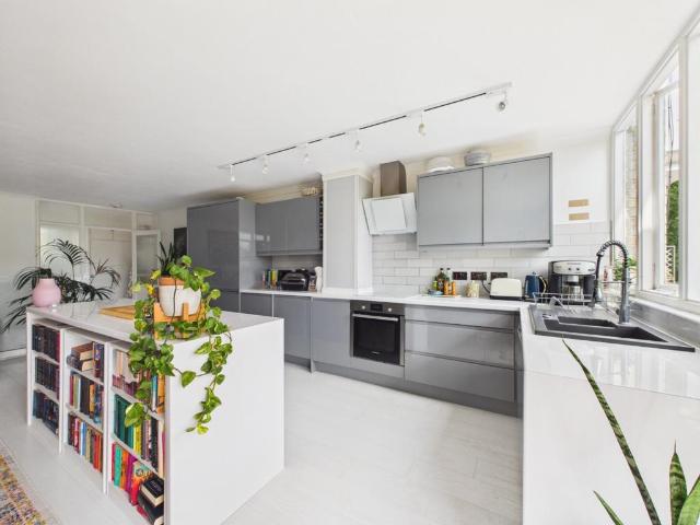 Flat for sale in Shortlands, Greater London