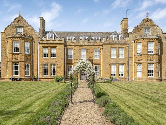 Flat for sale in Ecton